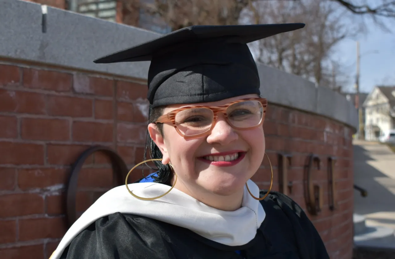 Marcela Rodrigues in front of the Smith College brick sign