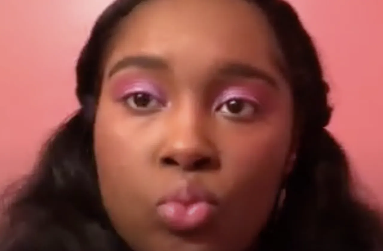 Sydney Williams video still doing a makeup tutorial in Korean