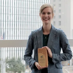 Breanna Parker '18 with AASHE award. Photo courtesy of AASHE.