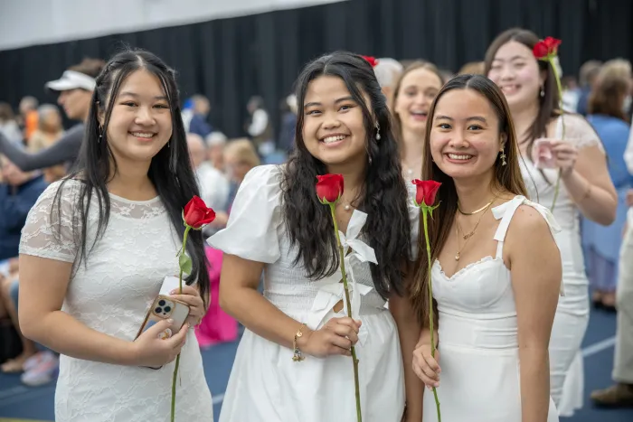 Students holding roses at Ivy Day